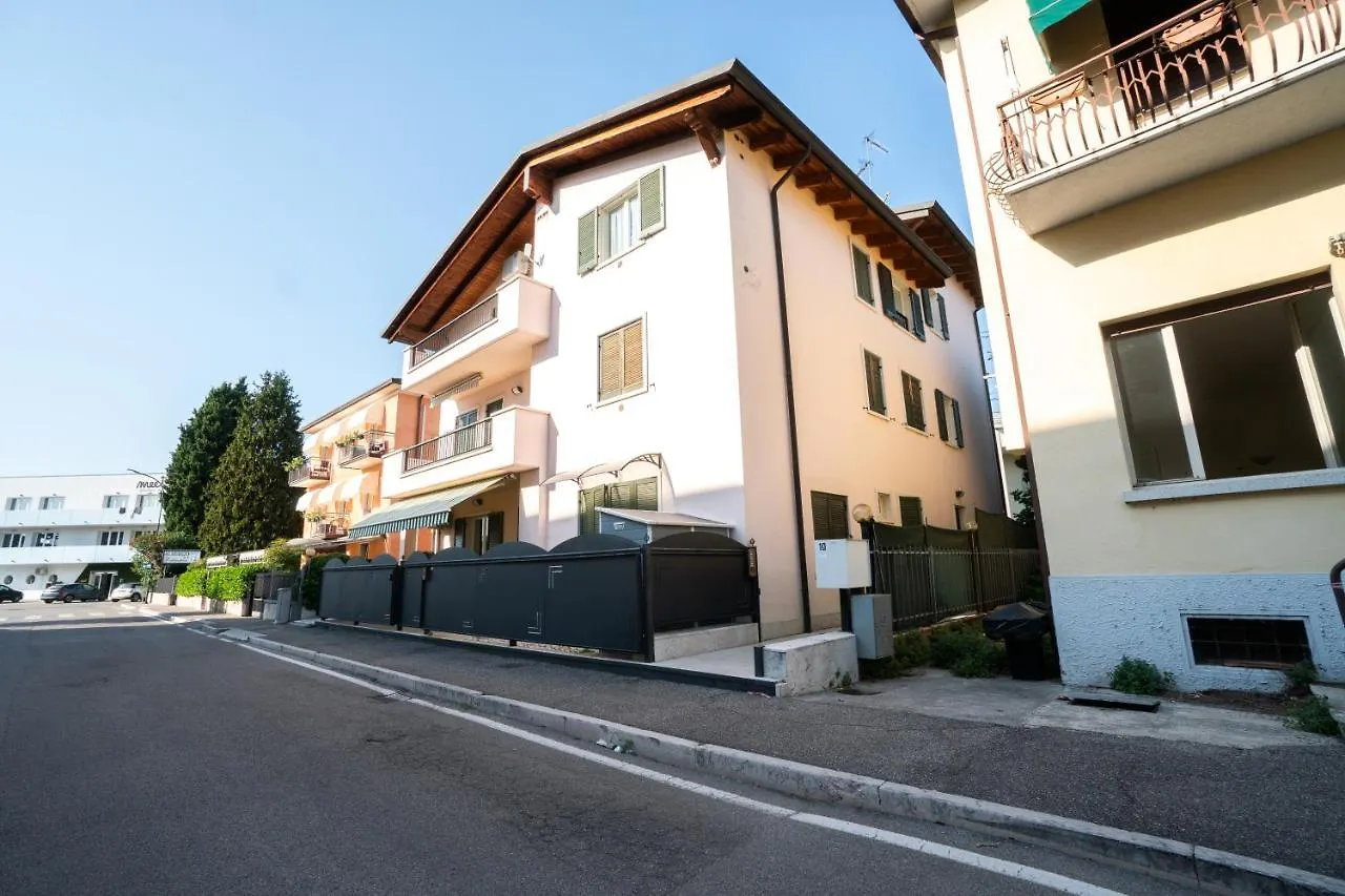 Apartamento Sweet Home Lungolago Garibaldi Peschiera del Garda Italia